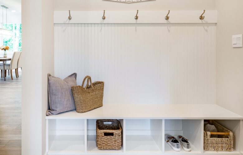 Laundry,Room,And,Mud,Room,Waiting,Area,Coat,Rack,Hooks
